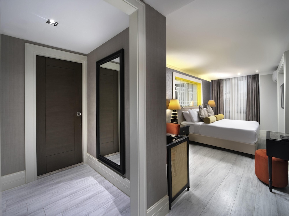 Habitación Estándar con 1 Cama King Size Doble, Vistas a la Ciudad del hotel Mercure Istanbul Bomonti. Foto 5