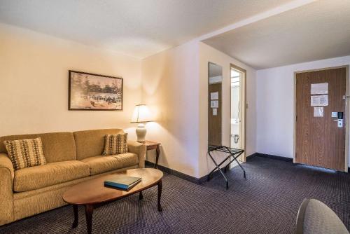 Suite Business - 2 camas dobles - No fumadores del hotel Quality Inn and Suites Albany Airport. Foto 2