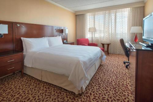Habitación King adaptada para personas con problemas de audición del hotel Long Island Marriott