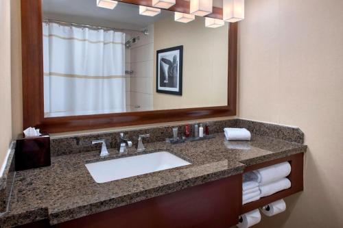 Habitación Deluxe King del hotel Long Island Marriott. Foto 2