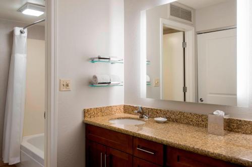Estudio con 1 cama grande del hotel Residence Inn Syracuse Carrier Circle. Foto 2