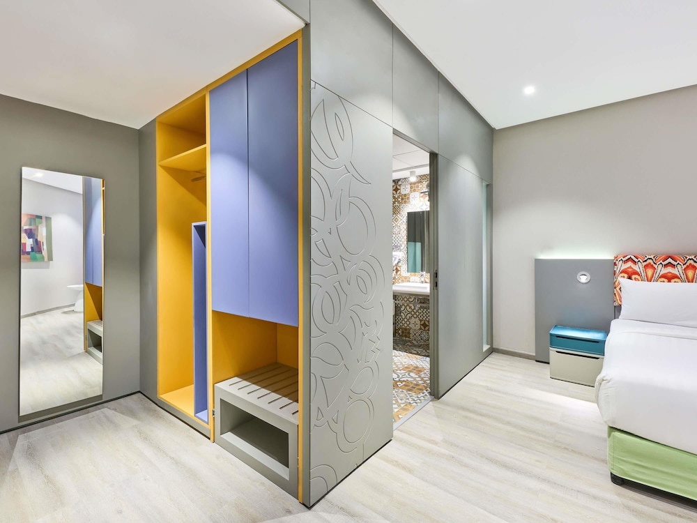 Habitación estándar con una cama doble del hotel Ibis Styles Dubai Jumeira