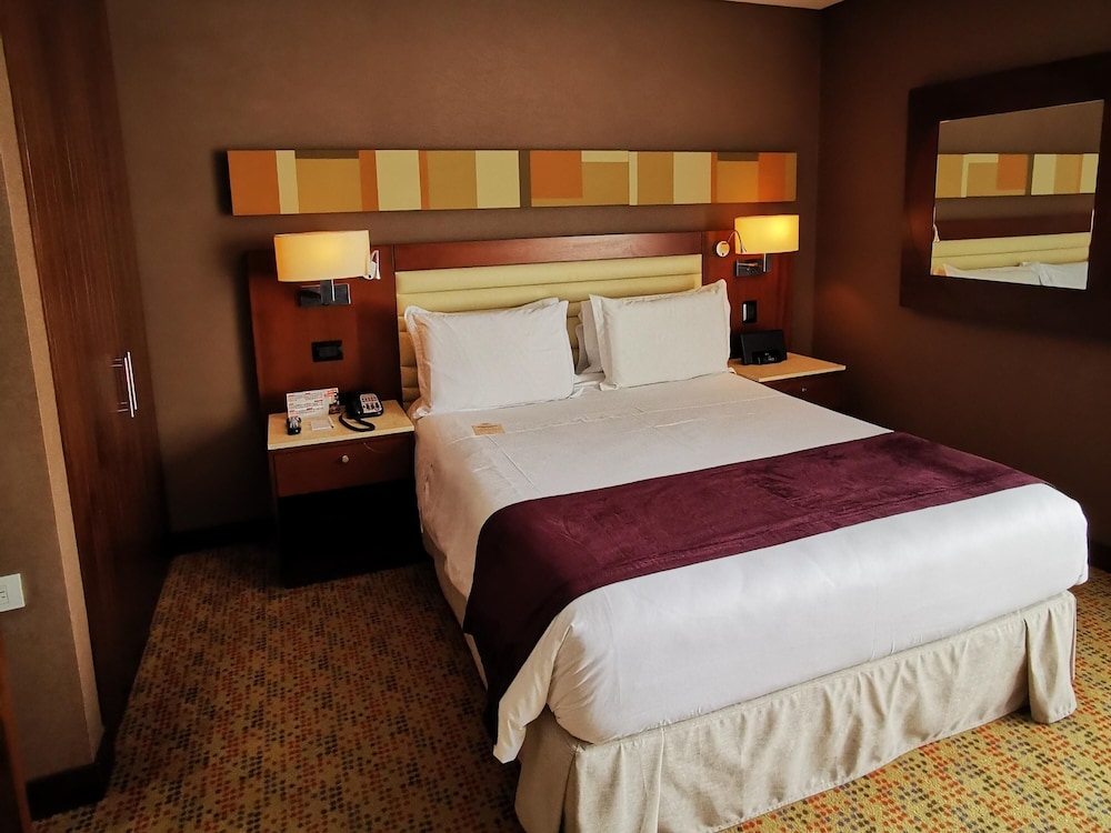 Habitación Estándar con una Cama Queen del hotel Mercure Bogotá Calle 100