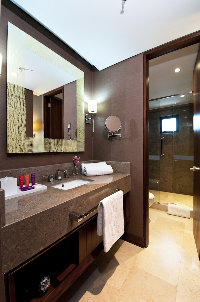Habitación Estándar con una Cama Queen del hotel Mercure Bogotá Calle 100. Foto 10