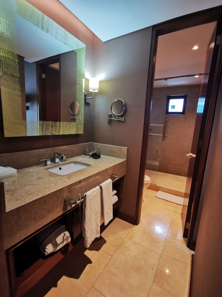 Habitación Estándar con una Cama Queen del hotel Mercure Bogotá Calle 100. Foto 11