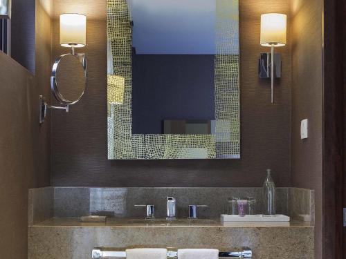 Habitación Estándar con Dos Camas Dobles del hotel Mercure Bogotá Calle 100. Foto 12