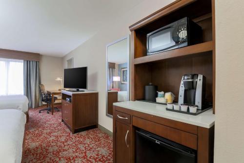 Habitación con 2 camas grandes - No fumadores del hotel Hilton Garden Inn Nanuet. Foto 3