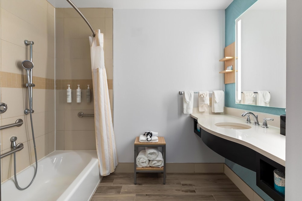 Habitación, accesible para personas con discapacidad del hotel Hilton Garden Inn Auburn. Foto 4
