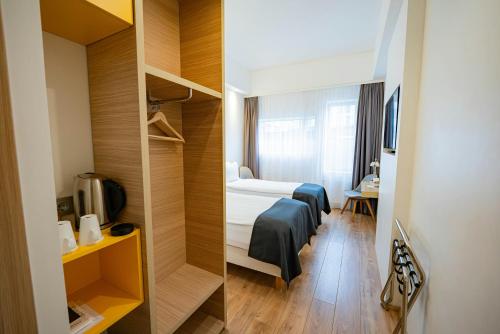Habitación Doble Económica - 2 camas del hotel Storm Hotel By Keahotels. Foto 9