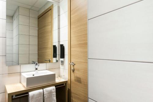 Habitación Estándar con balcón del hotel Storm Hotel By Keahotels. Foto 9
