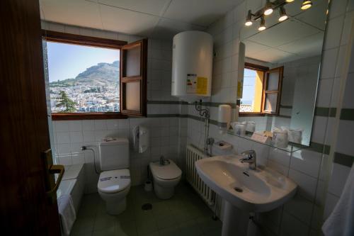 Habitación Doble con sala de estar del hotel Villa Turística de Cazorla. Foto 8