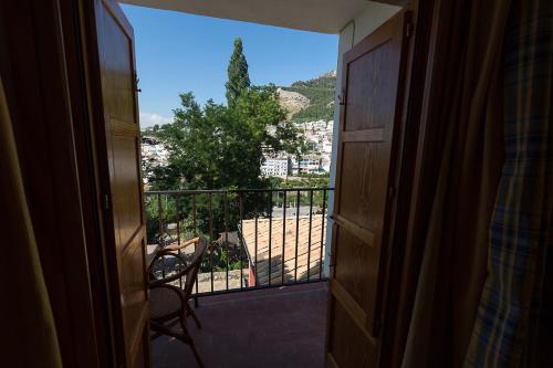 Habitación Doble con terraza del hotel Villa Turística de Cazorla. Foto 1
