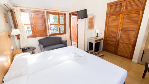 Habitación Doble con terraza del hotel Villa Turística de Cazorla. Foto 2