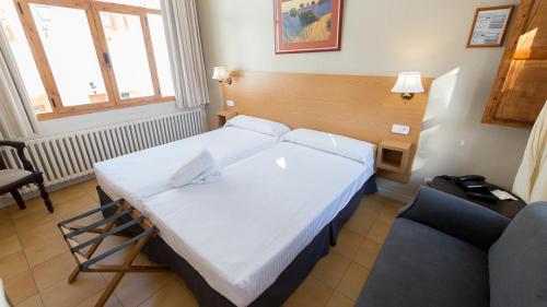 Habitación Doble con terraza del hotel Villa Turística de Cazorla. Foto 4