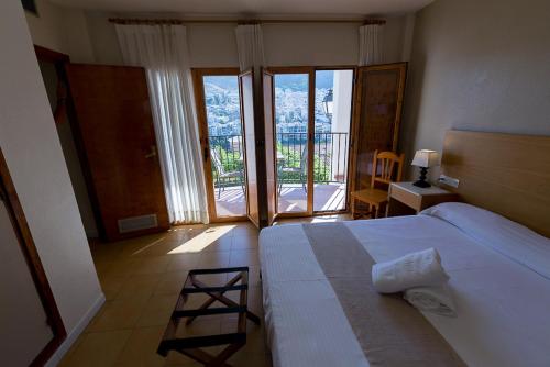 Habitación Doble con terraza del hotel Villa Turística de Cazorla. Foto 5