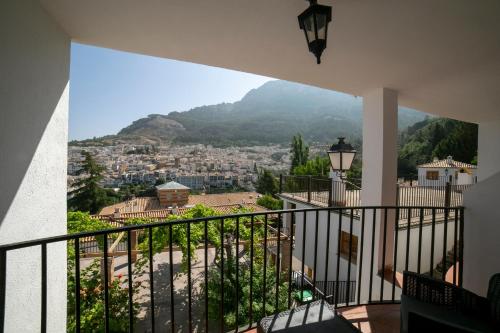 Habitación Doble con terraza del hotel Villa Turística de Cazorla. Foto 6