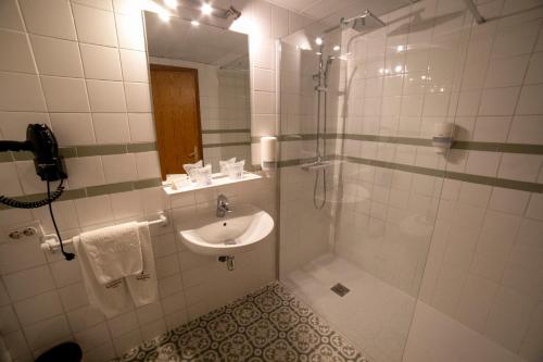 Habitación Doble del hotel Villa Turística de Cazorla. Foto 9