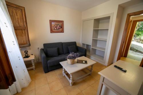 Habitación Doble con sala de estar del hotel Villa Turística de Cazorla. Foto 9