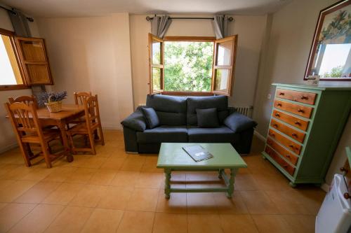 Habitación Doble con sala de estar del hotel Villa Turística de Cazorla. Foto 12