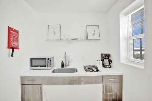 Estudio Deluxe con cama extragrande y cocina - Adaptado para personas con discapacidad del hotel Belleza. Foto 3