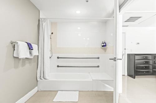 Estudio Deluxe con cama extragrande y cocina - Adaptado para personas con discapacidad del hotel Belleza. Foto 8