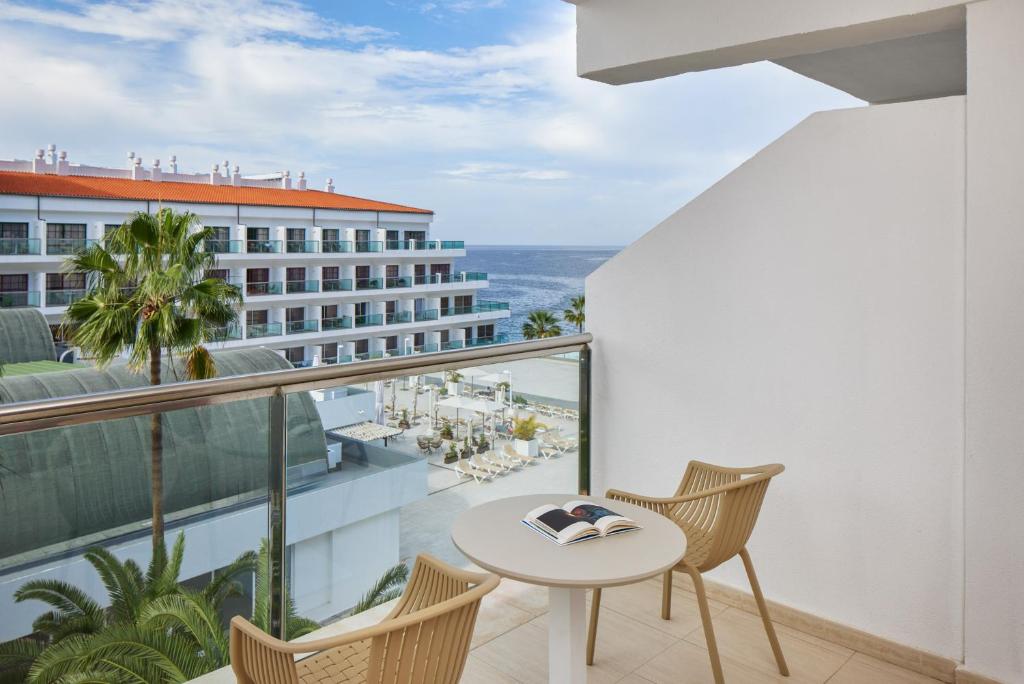 Estudio Vista Parcial Mar del hotel La Palma Affiliated by Meliá