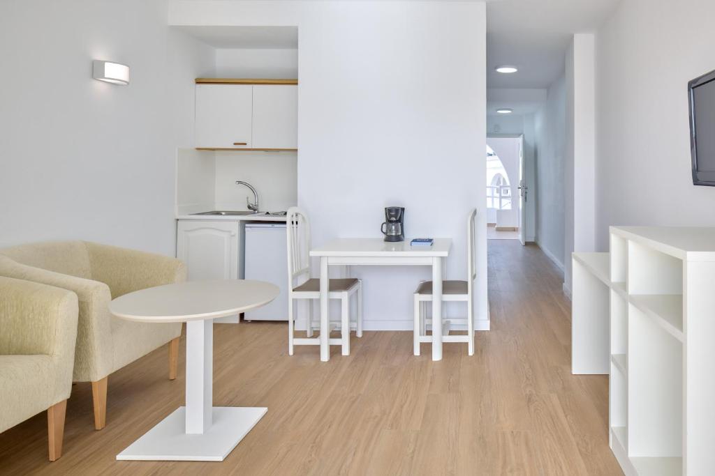 Estudio Vista Parcial Mar del hotel La Palma Affiliated by Meliá. Foto 1