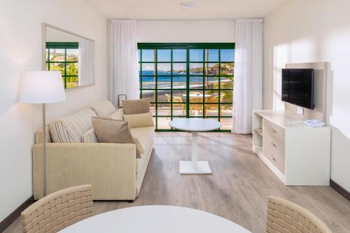 Suite de 1 dormitorio con vistas al mar del hotel La Palma Affiliated by Meliá. Foto 5