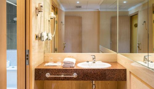 Habitación Doble Estándar del hotel BLUESEA Costa Bastián. Foto 8