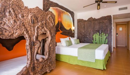 Habitación Doble Temática del hotel BLUESEA Costa Bastián. Foto 4