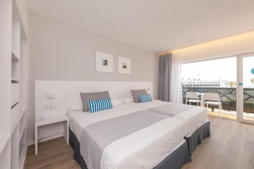 Habitación Familiar Superior del hotel BLUESEA Costa Bastián