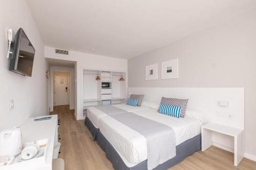 Habitación Familiar Superior del hotel BLUESEA Costa Bastián. Foto 1