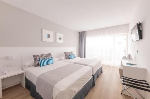 Habitación Familiar Superior del hotel BLUESEA Costa Bastián. Foto 2
