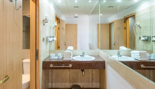 Habitación Doble - 1 o 2 camas del hotel BLUESEA Costa Bastián. Foto 4