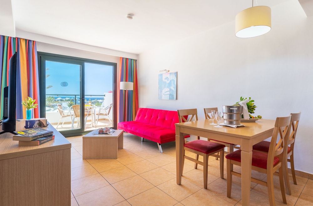 Apartamento Vista Jardín 1 habitación Sofá Cama incluido 2 Camas individuales kitchenette Normal del hotel Bluebay Lanzarote - All Inclusive. Foto 2