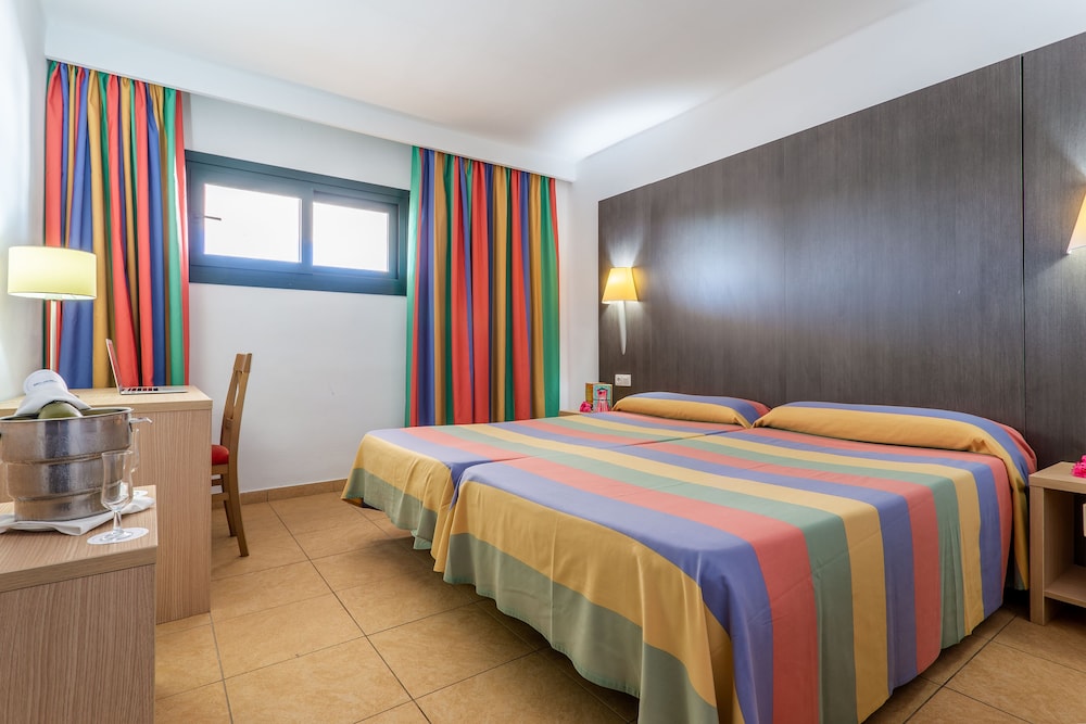 Apartamento Vista Jardín 1 habitación Sofá Cama incluido 2 Camas individuales kitchenette Normal del hotel Bluebay Lanzarote - All Inclusive. Foto 3