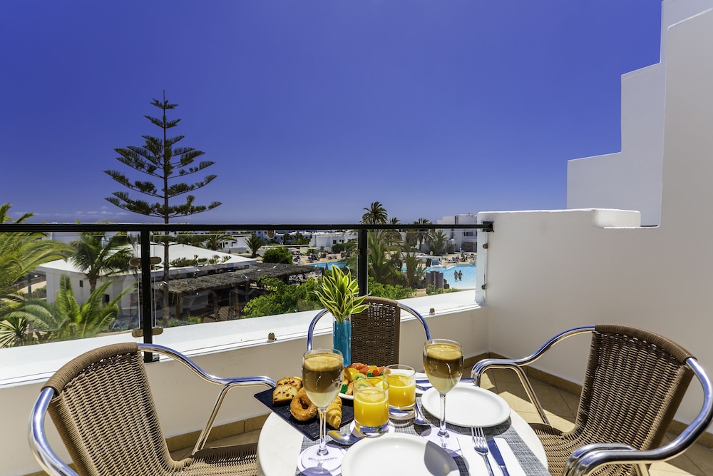 Apartamento Vista Jardín 1 habitación Sofá Cama incluido 2 Camas individuales kitchenette Normal del hotel Bluebay Lanzarote - All Inclusive. Foto 4
