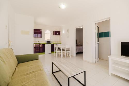 Apartamento - 1 Dormitorio con balcón o terraza del hotel Corona Mar Select Adults (+16). Foto 25