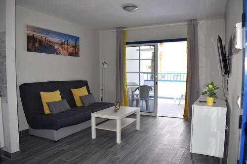 Apartamento Con Cocina Vista ciudad Sofá Cama incluido 1 Cama doble del hotel Aguazul. Foto 3