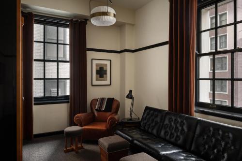 Suite Junior con cama extragrande y vistas del hotel Chicago Athletic Association - The Unbound Collection by Hyatt. Foto 1