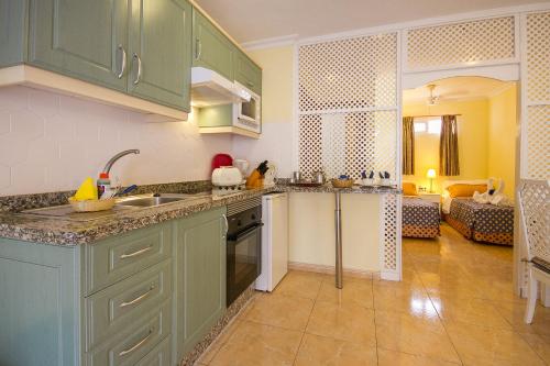 Estudio del hotel Ona Los Claveles. Foto 2