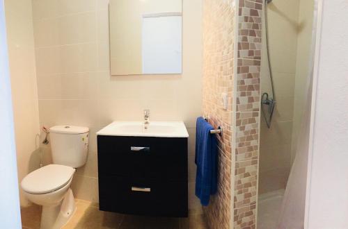 Apartamento de 1 dormitorio con vistas a la piscina o al jardín del hotel Maribel. Foto 3