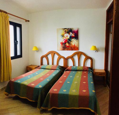 Apartamento de 1 dormitorio con vistas a la piscina o al jardín del hotel Maribel. Foto 4