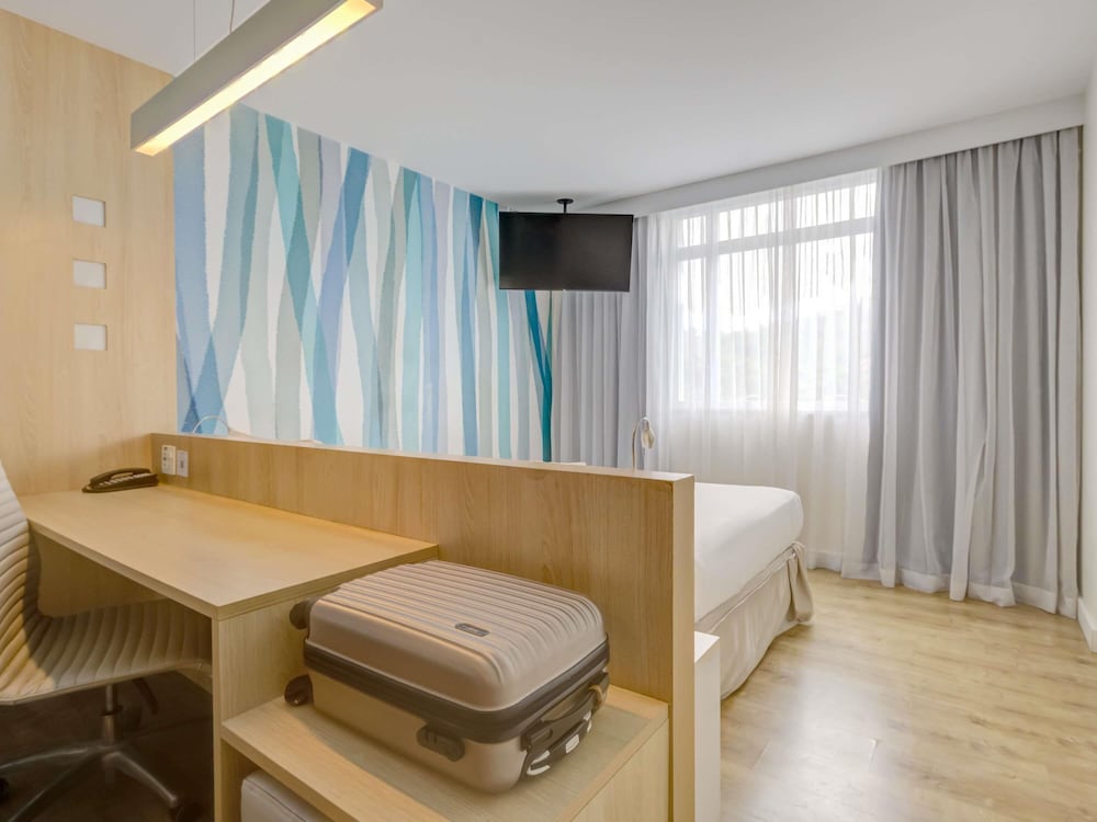 Habitación Standard con una cama doble del hotel Mercure Rio De Janeiro Barra Da Tijuca. Foto 2