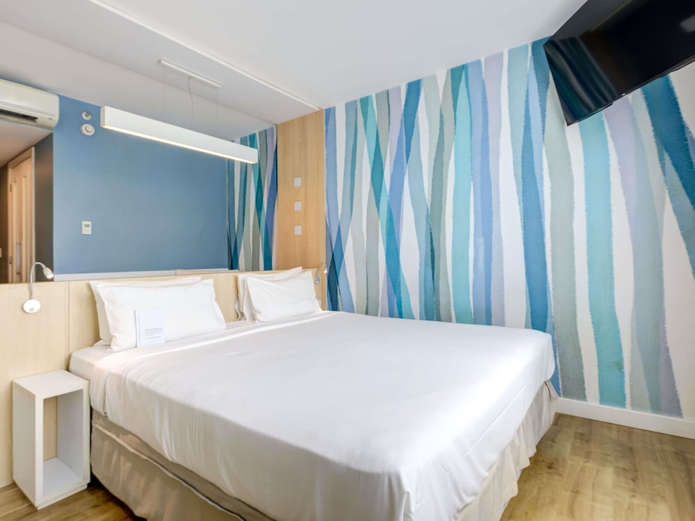Habitación Standard con una cama doble del hotel Mercure Rio De Janeiro Barra Da Tijuca. Foto 4