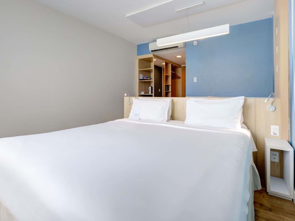 Habitación Standard con una cama doble del hotel Mercure Rio De Janeiro Barra Da Tijuca. Foto 5