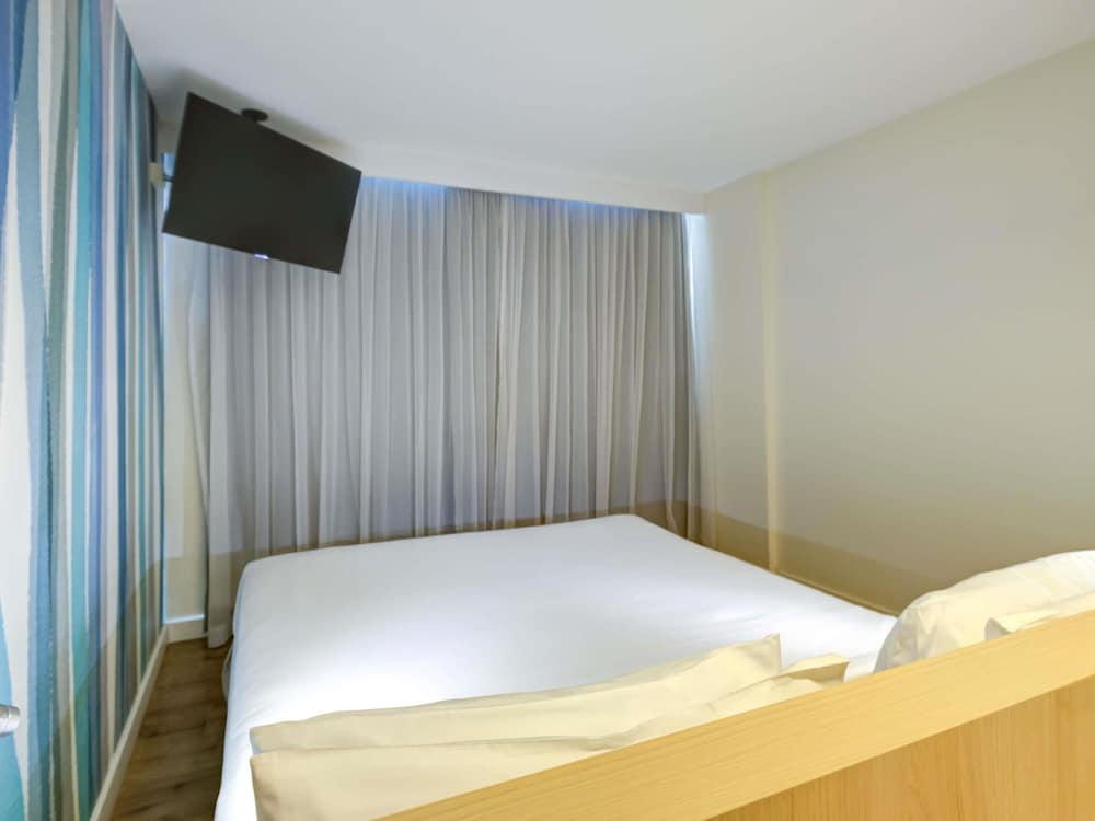 Habitación Standard con una cama doble del hotel Mercure Rio De Janeiro Barra Da Tijuca. Foto 7