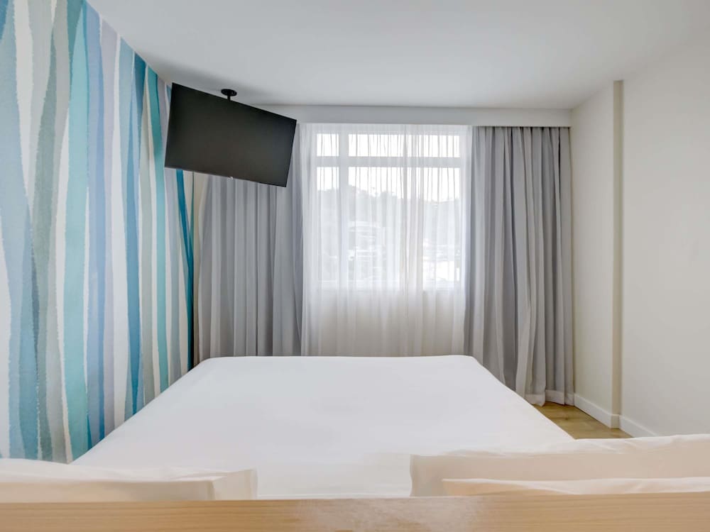 Habitación Standard con una cama doble del hotel Mercure Rio De Janeiro Barra Da Tijuca. Foto 8