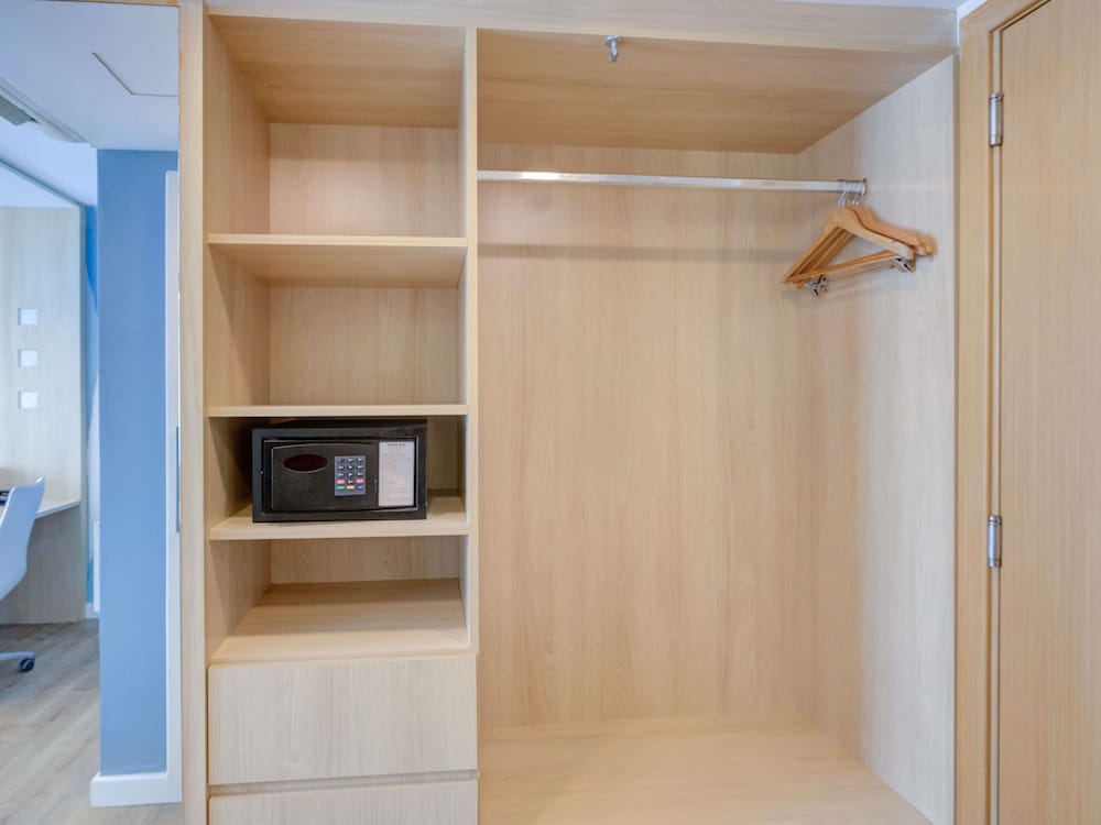 Habitación Standard con una cama doble del hotel Mercure Rio De Janeiro Barra Da Tijuca. Foto 9