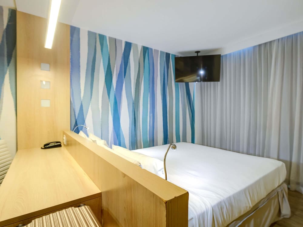 Habitación Standard con una cama doble del hotel Mercure Rio De Janeiro Barra Da Tijuca. Foto 11